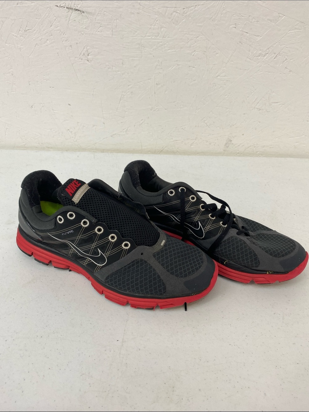 Nike Black and Red Lightweight Training Sneakers 10.5 men’s